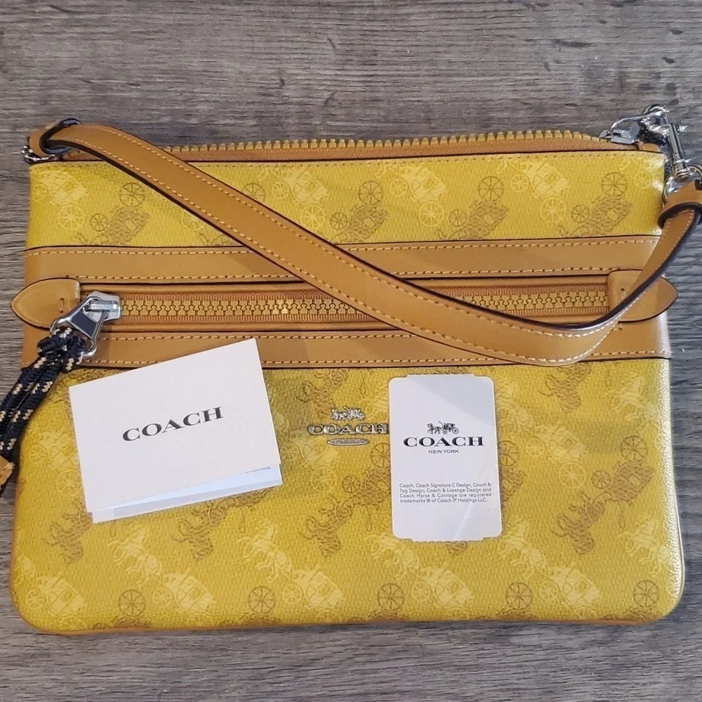 🐥 NWT YELLOW COACH